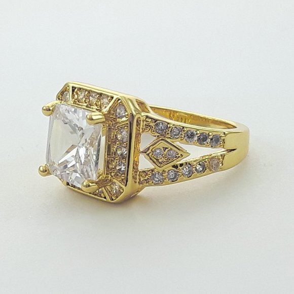 Parisian Art Deco Cocktail Ring in Gold - Picture 3 of 3